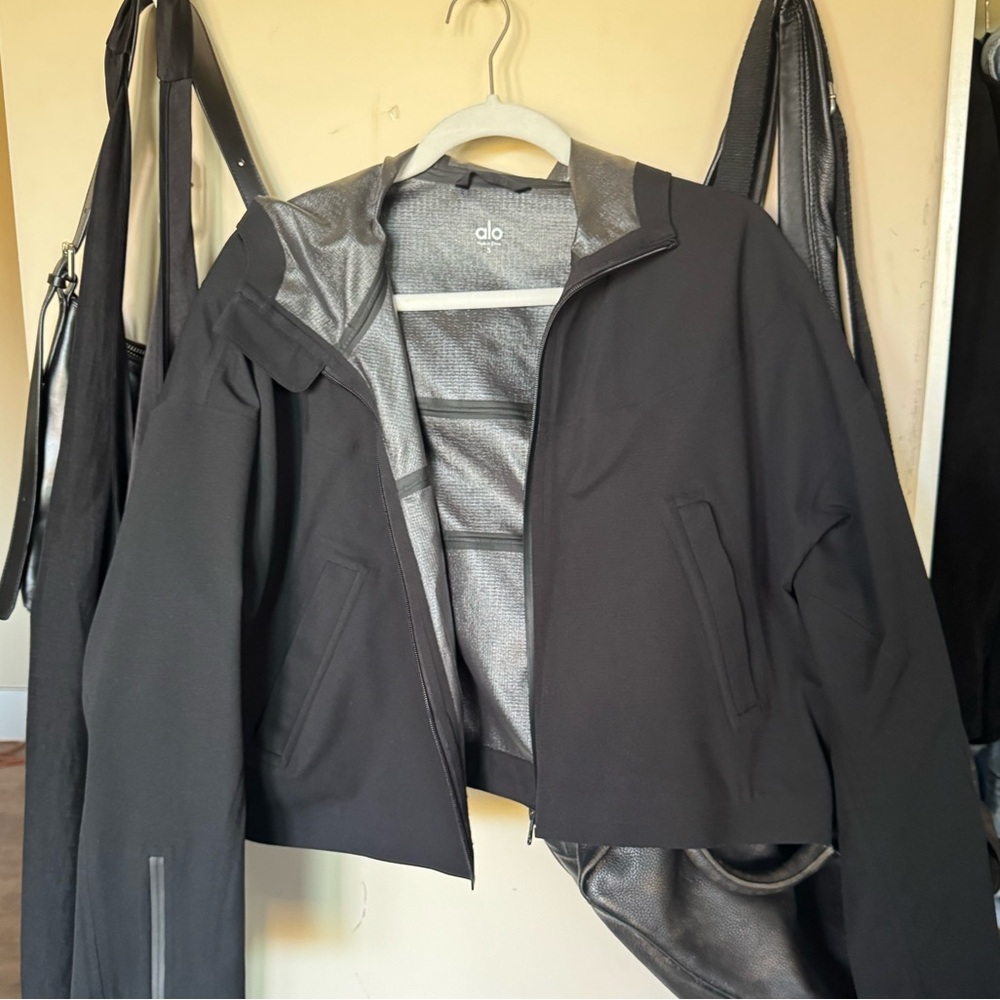 Alo Yoga Rain Or Shine Jacket black size small